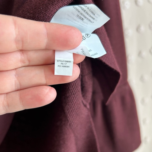 J. Crew Women’s 100% Merino Wool V-Neck Bell Sleeve Sweater S Burgundy - Picture 6 of 6